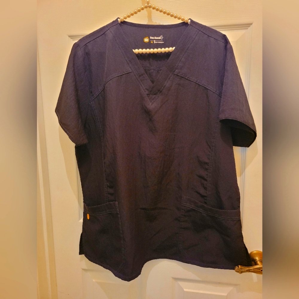 Healthcare women's scrub top